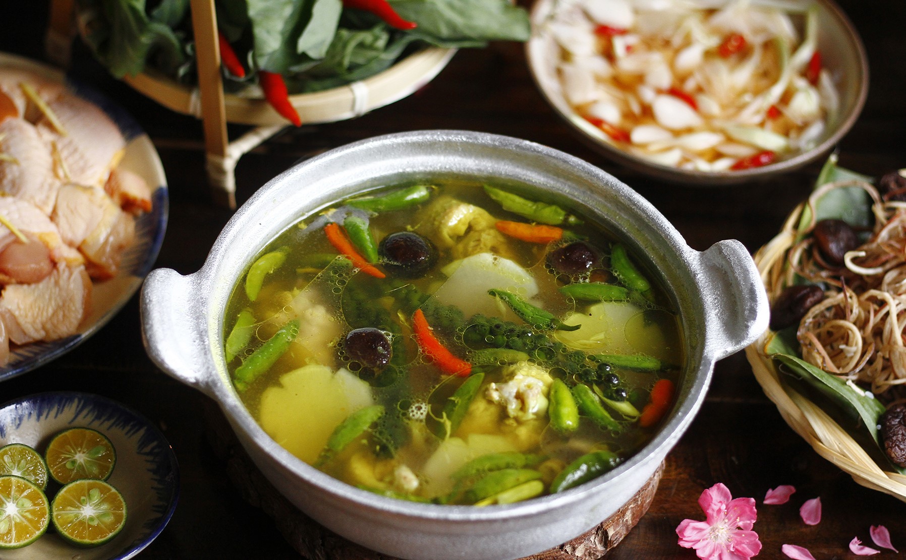 Cách nấu gà tiềm ớt hiểm cho ngày se lạnh