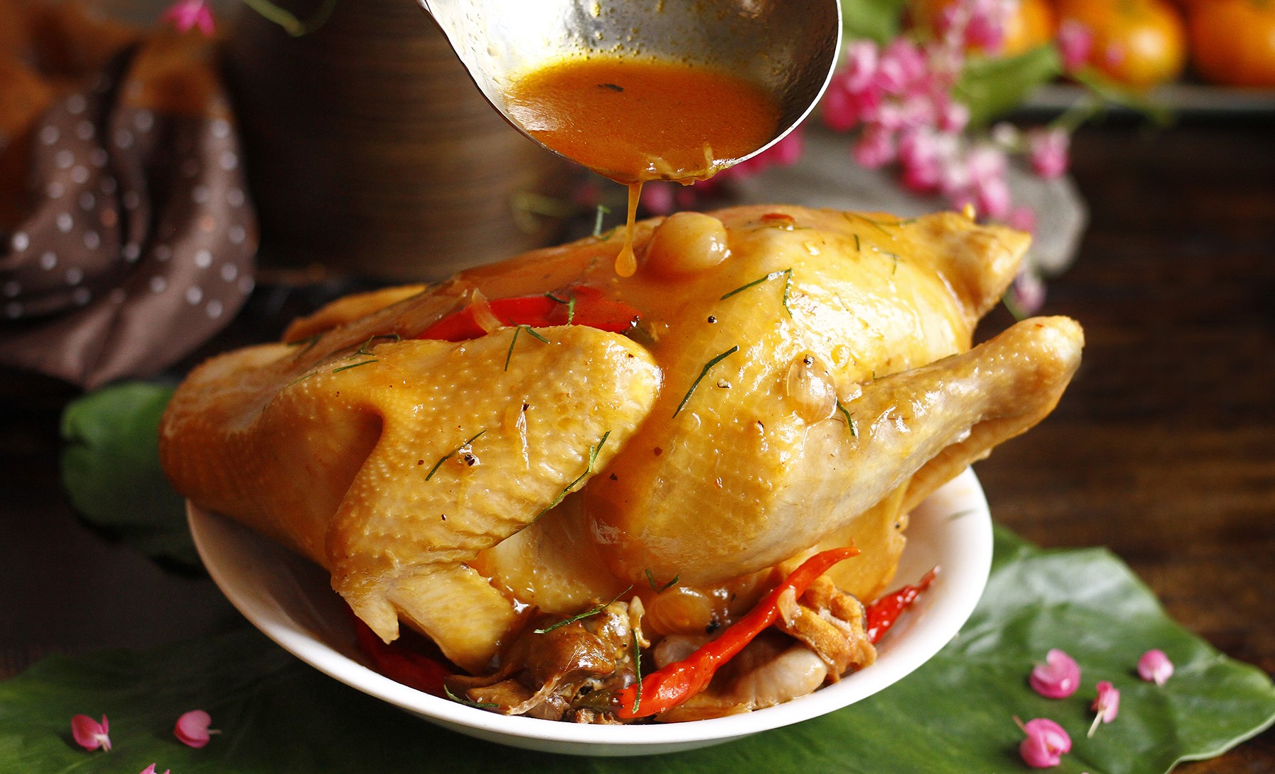 Cách làm gà hấp nước mắm ngon chuẩn vị