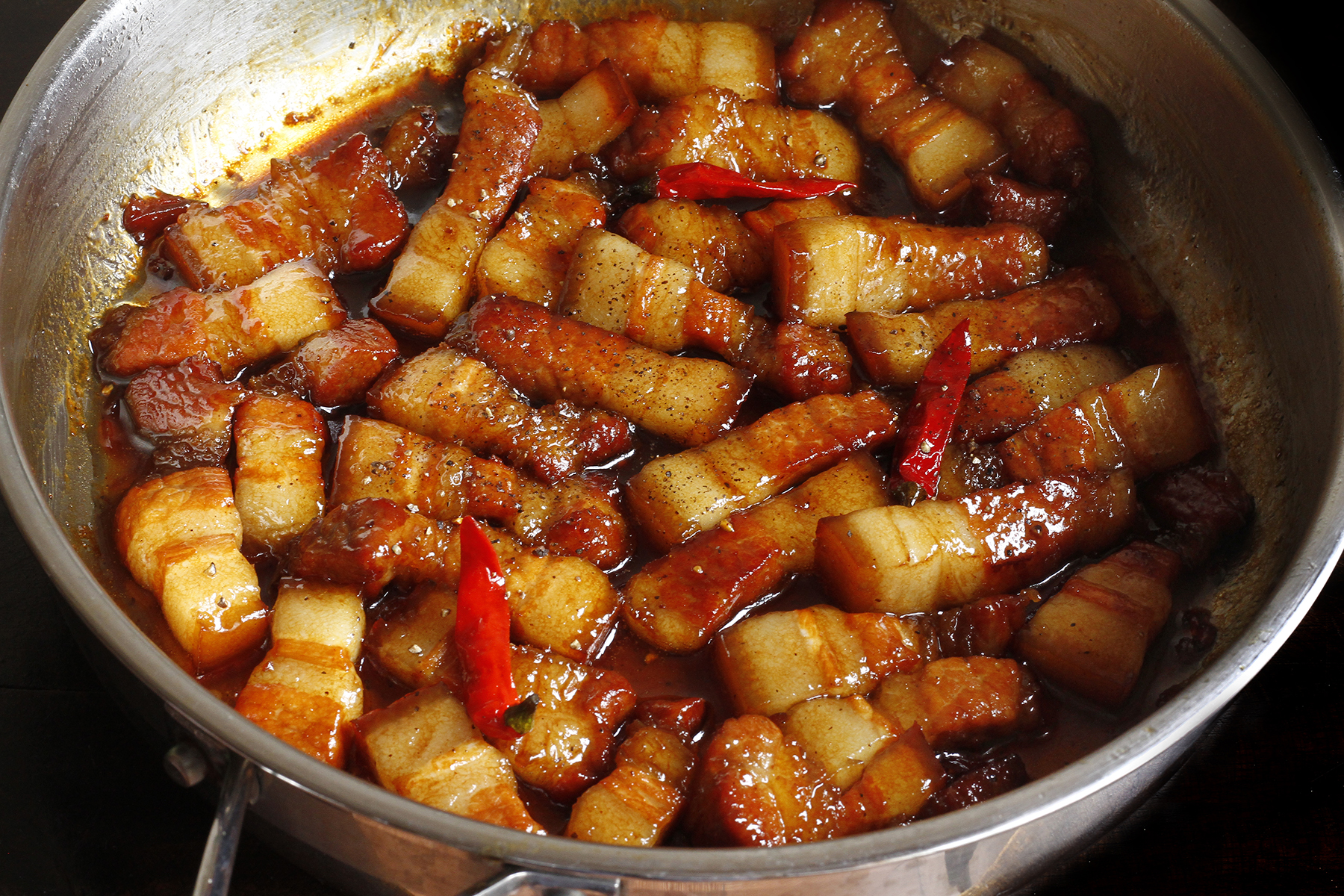 Cách làm thịt kho tiêu mềm thơm, trong veo