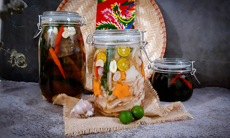 Cách làm tai heo chua ngọt giòn ngon đón Tết