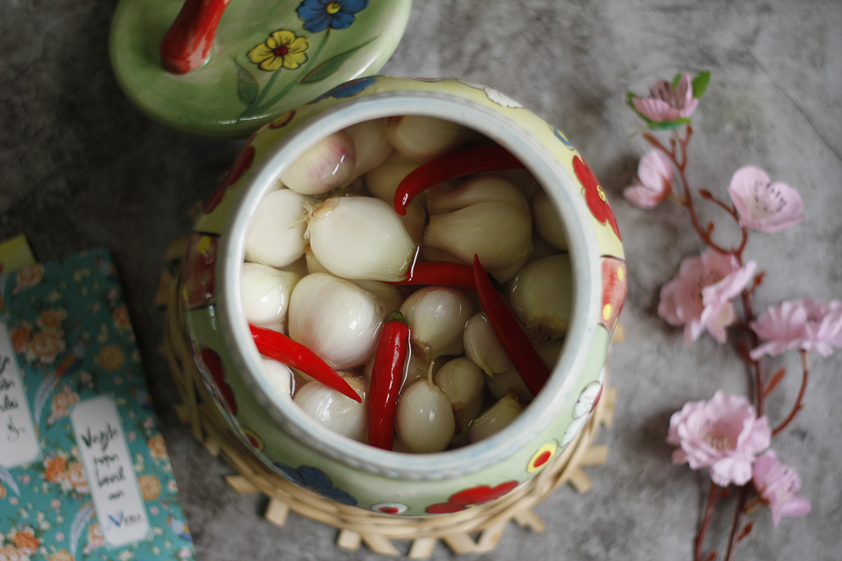 Cách làm dưa củ hành giòn ngon cho ngày Tết