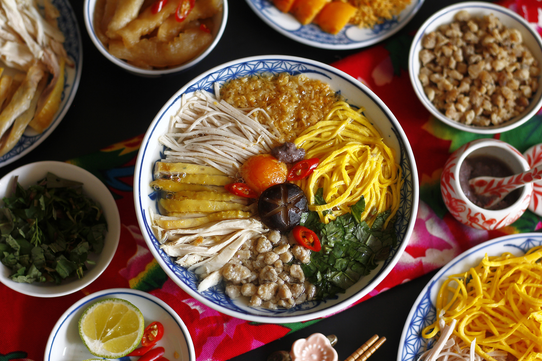 Cách nấu bún thang “vét tủ lạnh” sau Tết