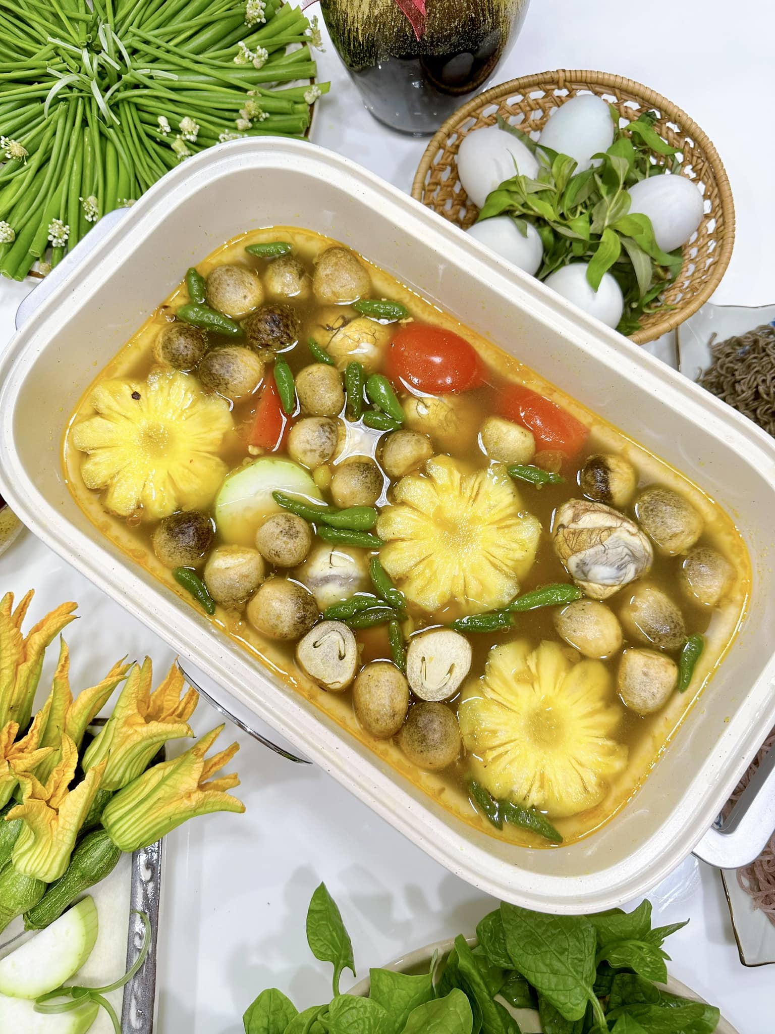 Cách nấu lẩu hột vịt lộn ngọt lịm, lạ miệng