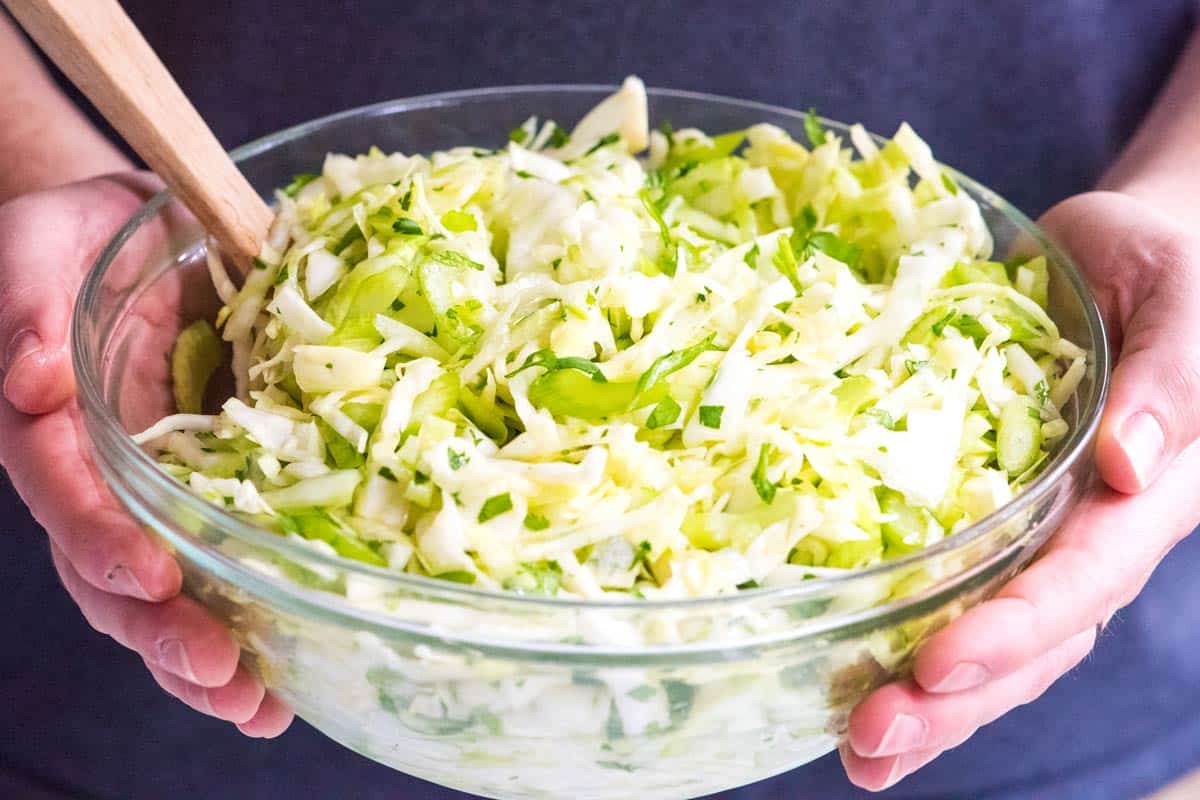 Hướng dẫn 2 cách làm salad bắp cải trộn mayonnaise thanh mát