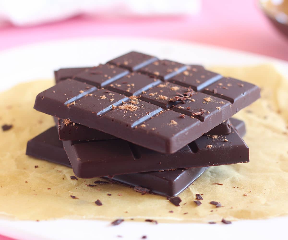 Cách làm socola bằng bột cacao tặng người thương cực dễ