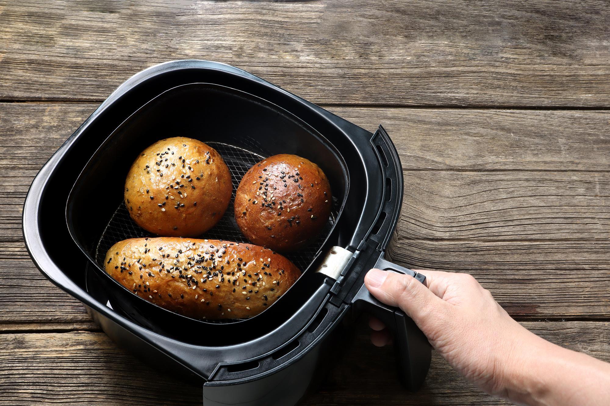 cách làm bánh mì bằng nồi chiên không dầu