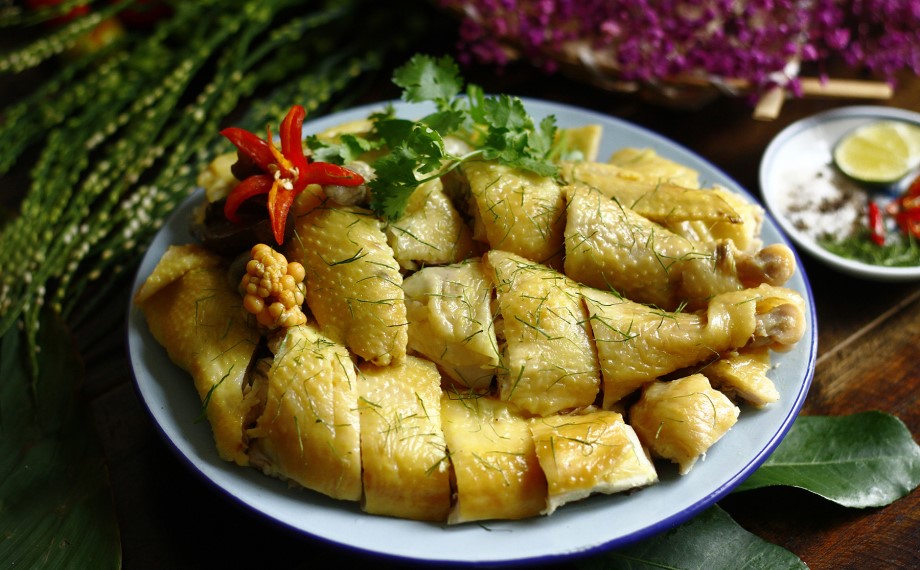 Mách bạn mẹo luộc gà sao cho ngon dễ nhất