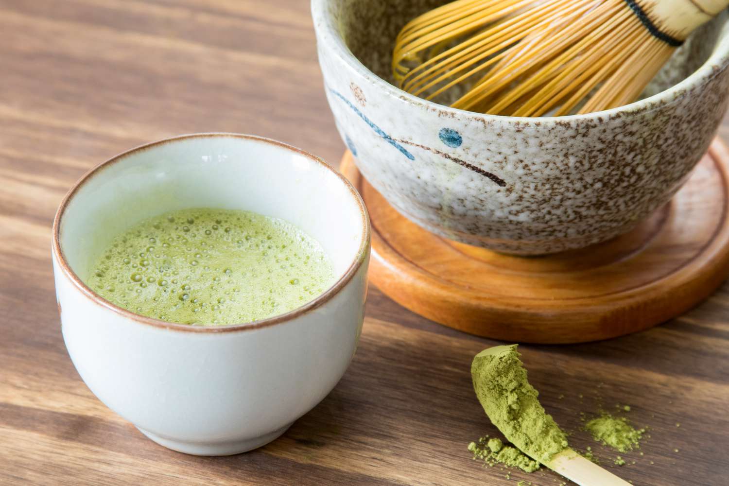 Cách làm bột matcha tại nhà từ lá trà xanh tươi