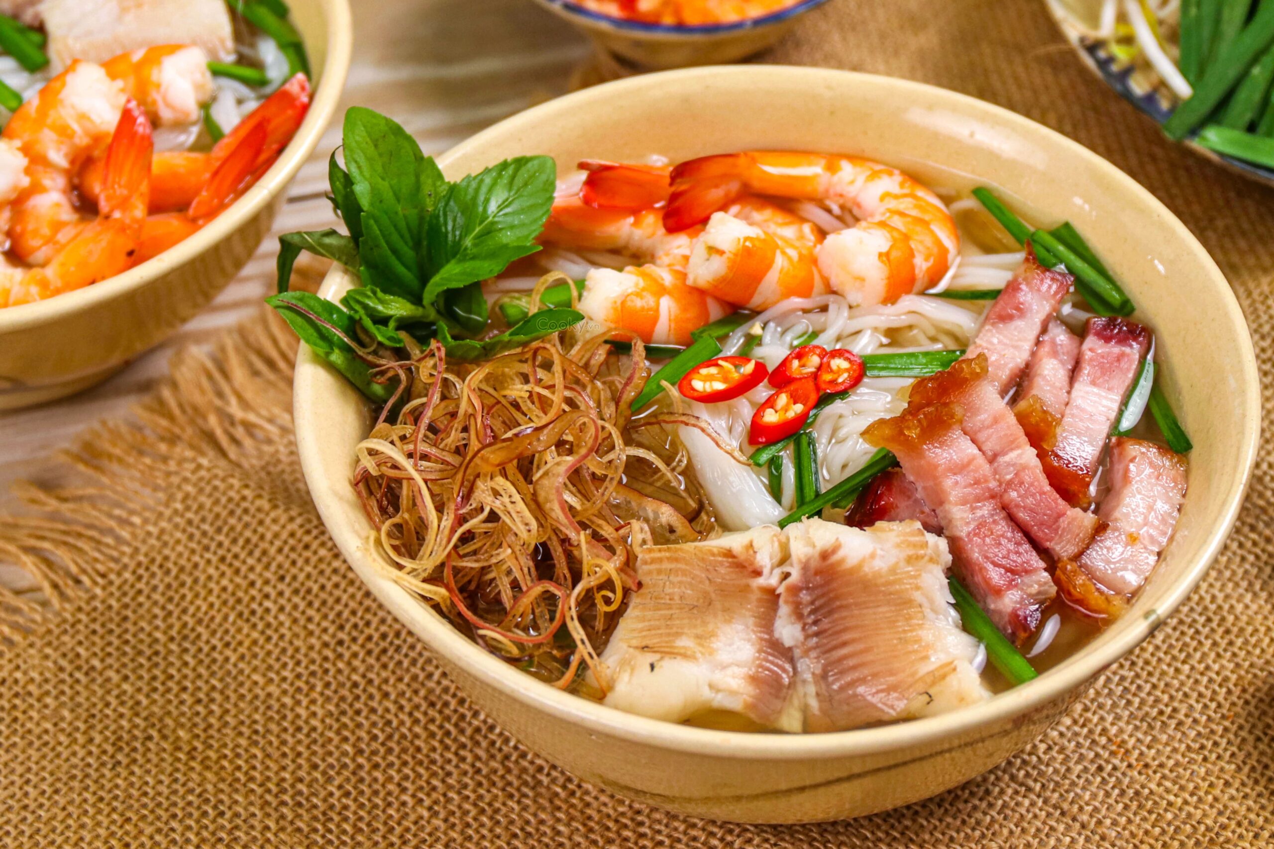 Mách bạn cách nấu bún nước lèo Sóc Trăng chuẩn vị miền Tây