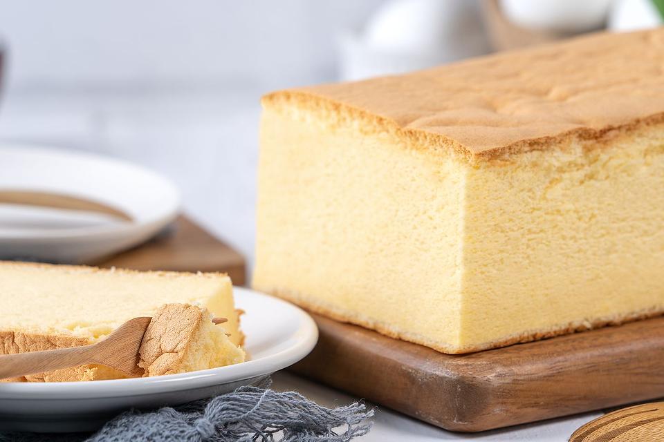 Cách làm bánh bông lan mật ong Castella chuẩn hương vị Nhật