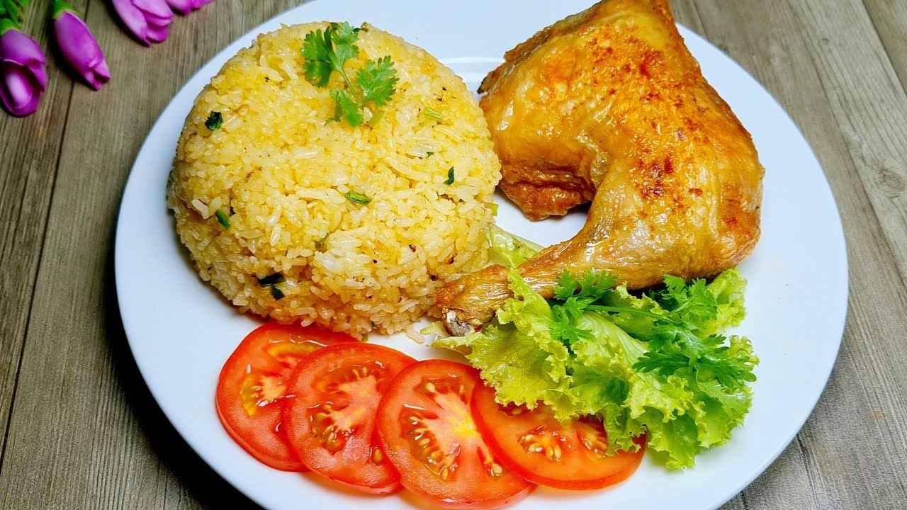Cách làm cơm gà xối mỡ giòn rụm béo ngậy tại nhà