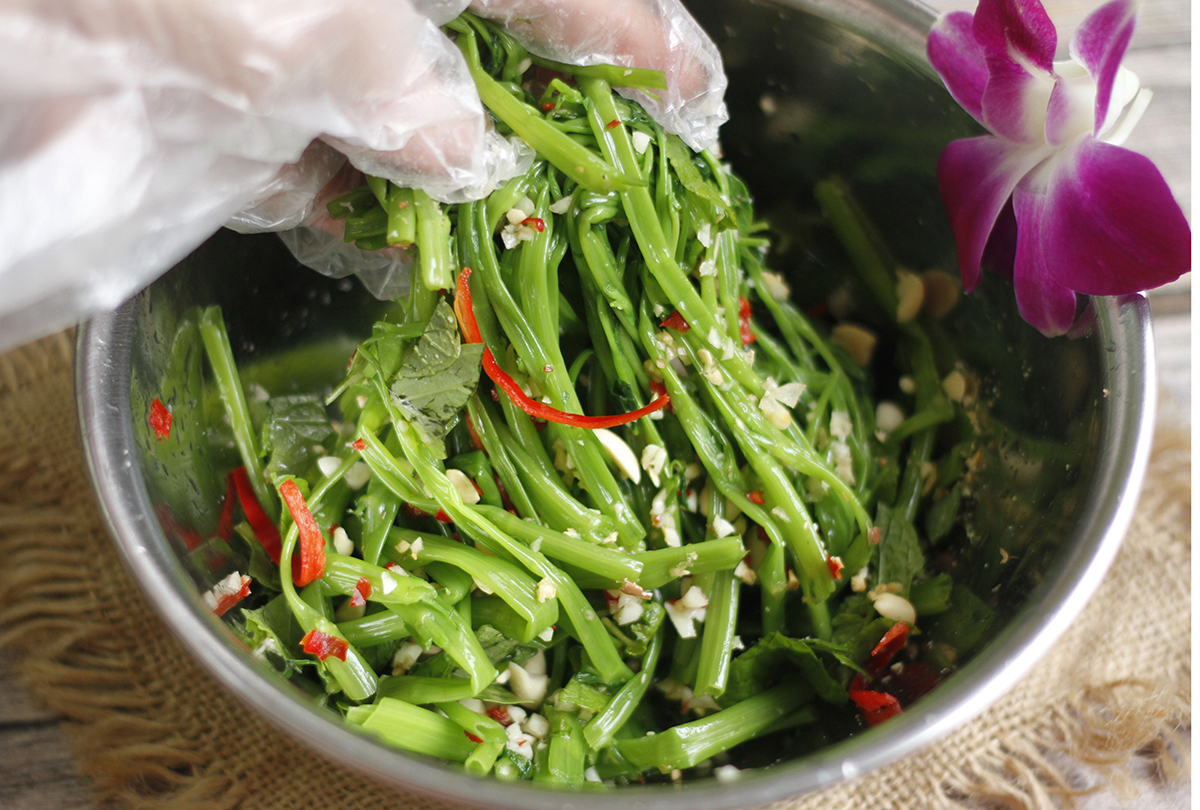 Bật mí 3 cách làm nộm rau muống ngon giòn khó cưỡng