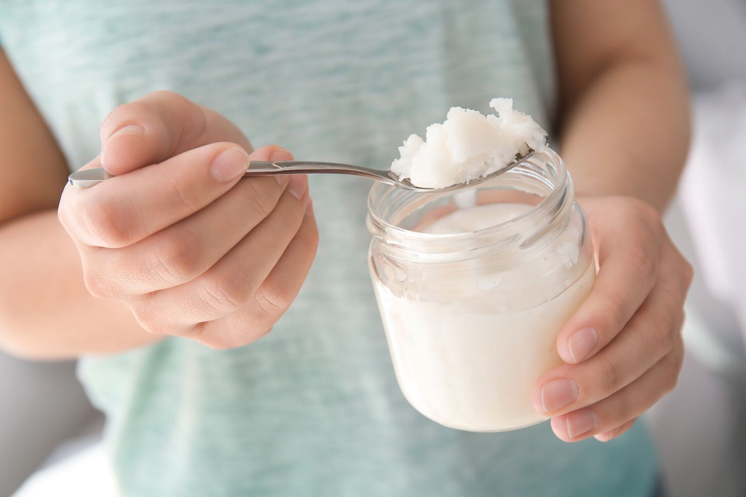 Uống dầu dừa có tác dụng gì? 5 lợi ích quan trọng không thể bỏ qua