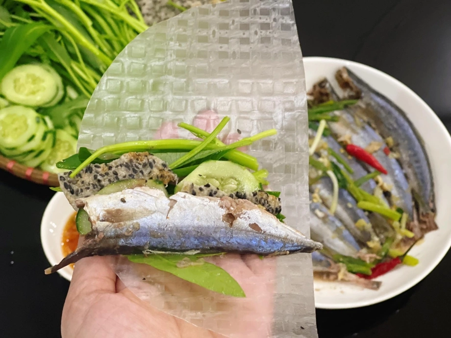 Mách bạn cách hấp cá nục cuốn bánh tráng đơn giản, ngon tuyệt