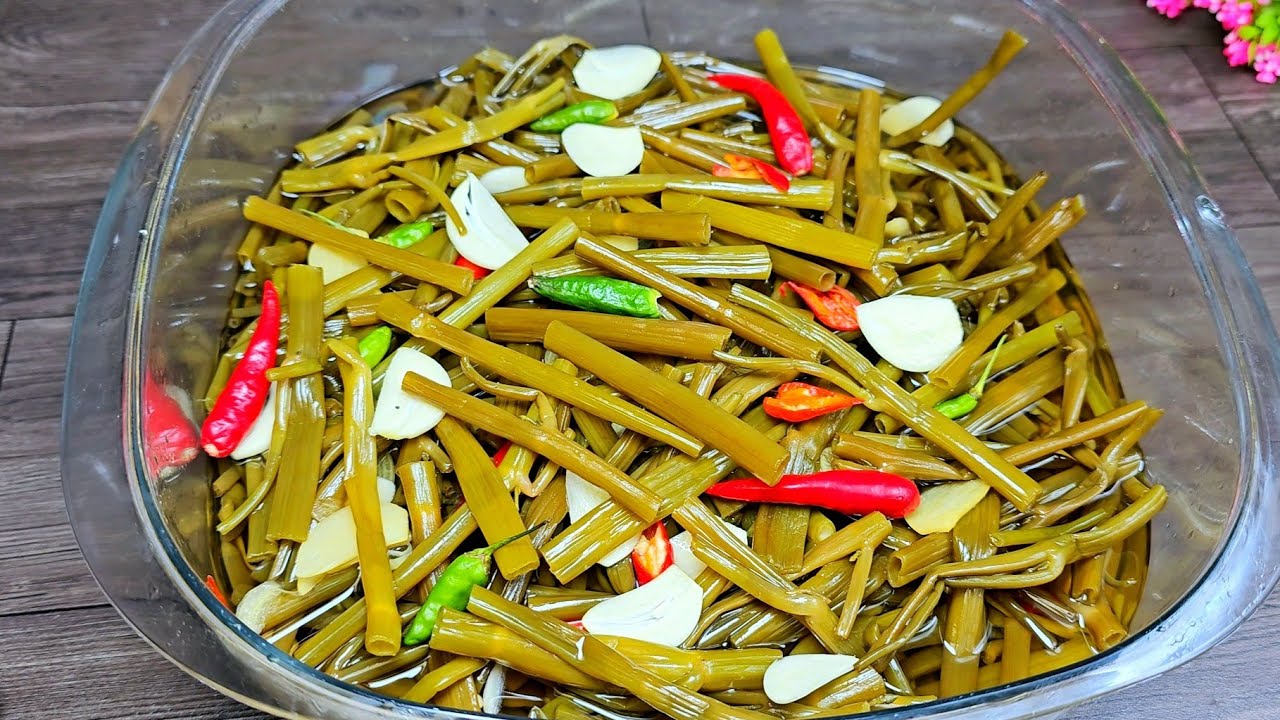 Bật mí cách muối chua rau muống ngon giòn, ăn kèm cực bắt vị ngày hè